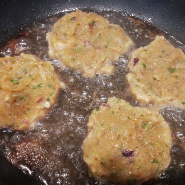 Frying fish cake patties