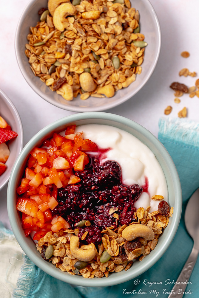 Breakfast mieliepap recipe with granola, blackberry compote and fresh strawberries
