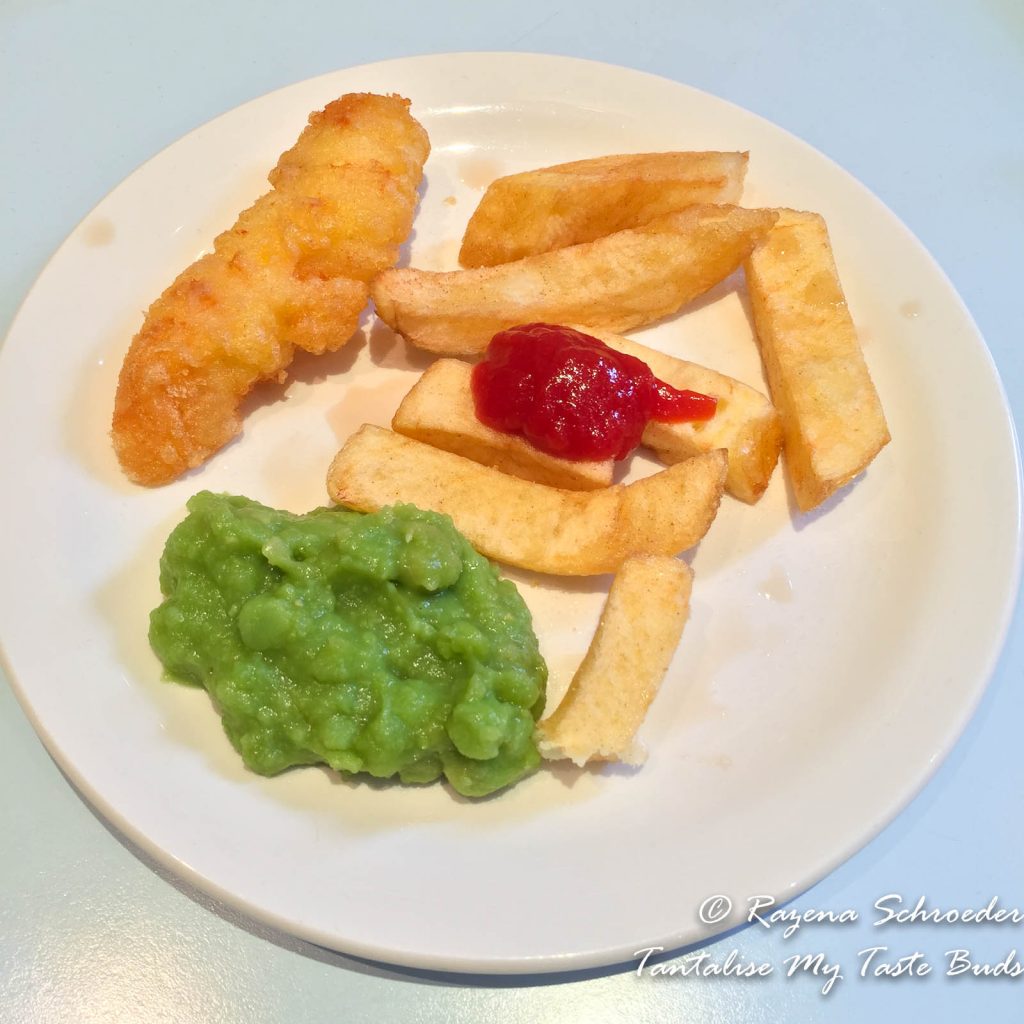 London East end food tour - Poppies Fish and Chips with mushy peas