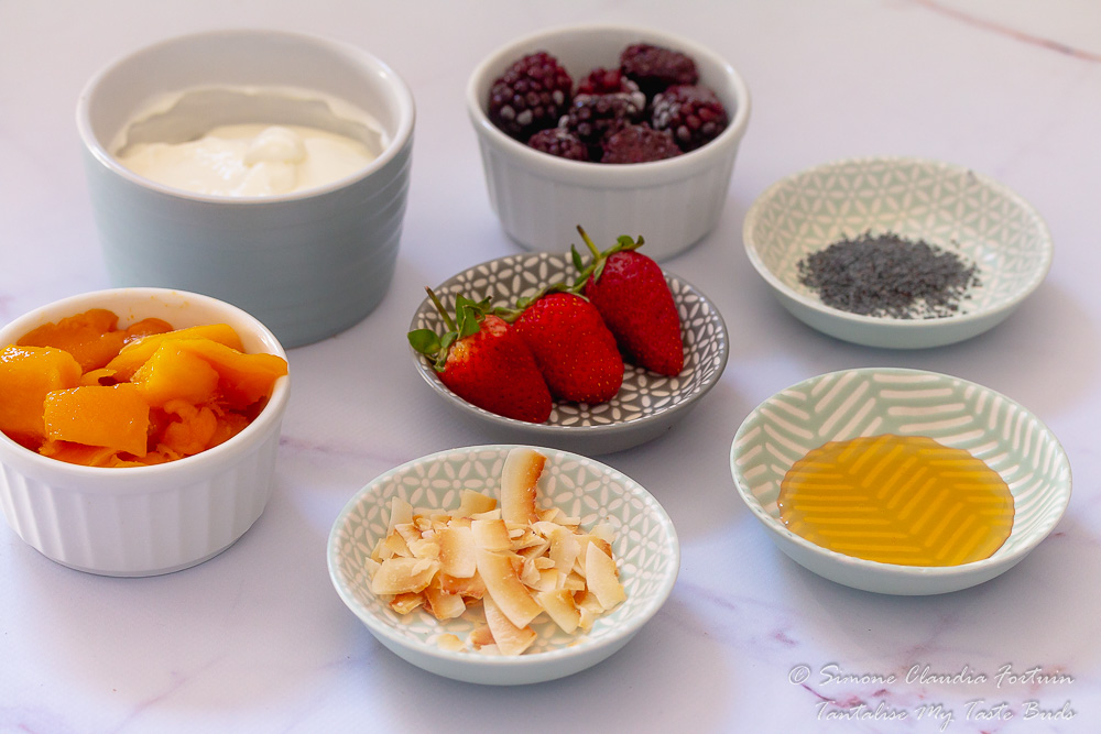 Mango Berry Smoothie Bowl ingredients