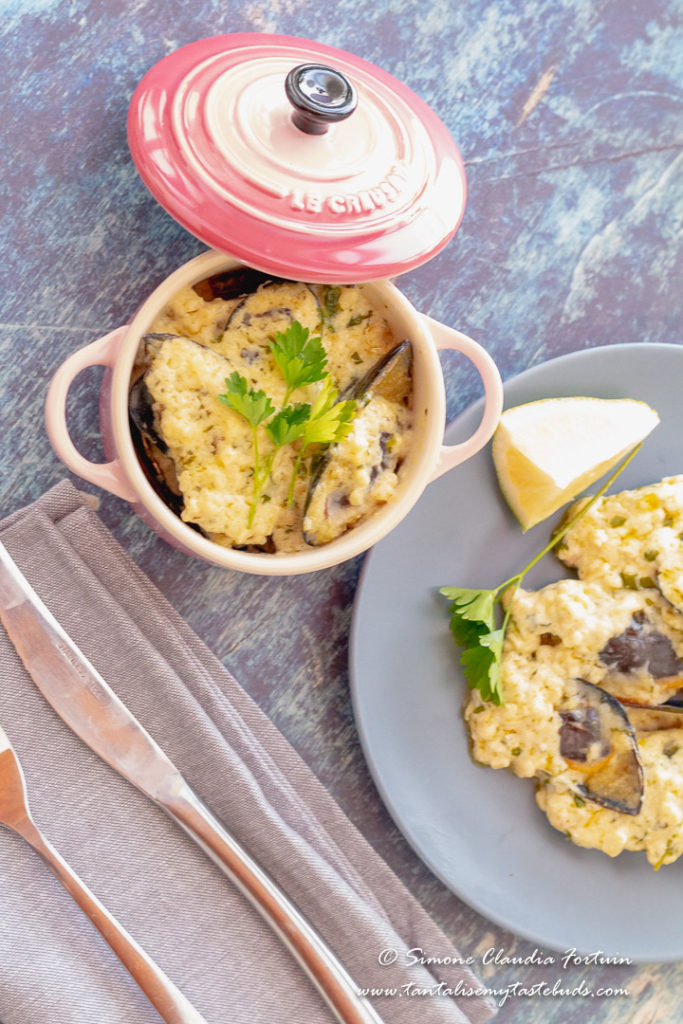 Creamy lemon garlic sauce with black mussels