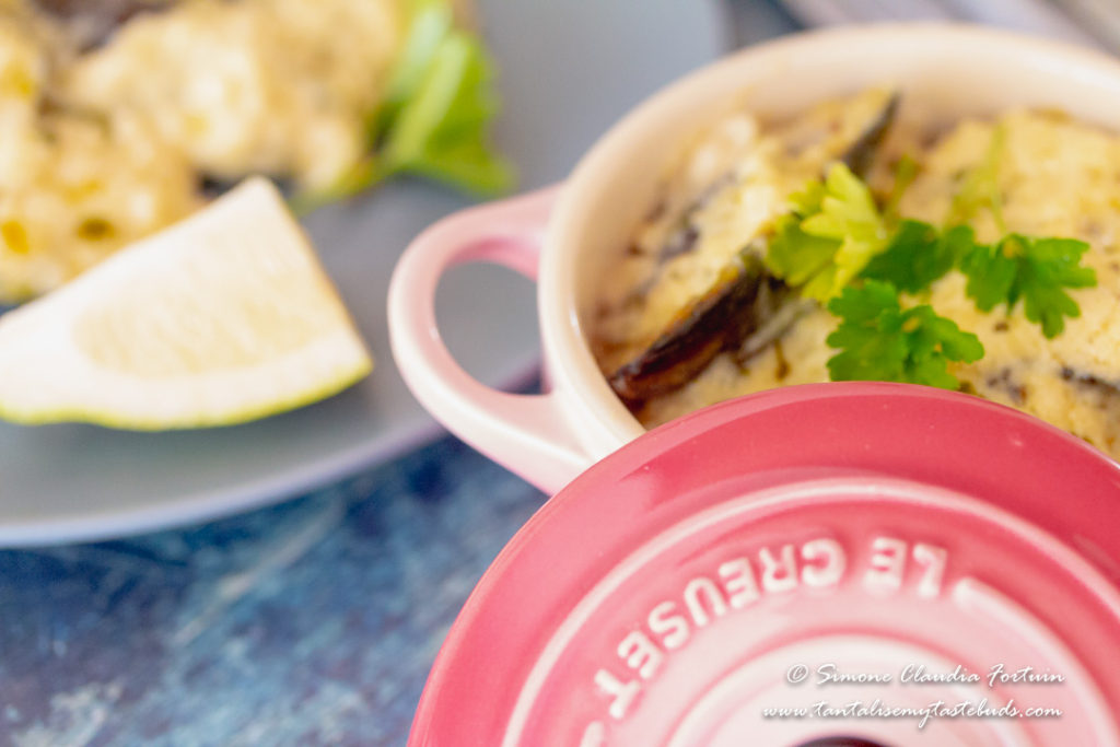 Creamy lemon garlic sauce with black mussels