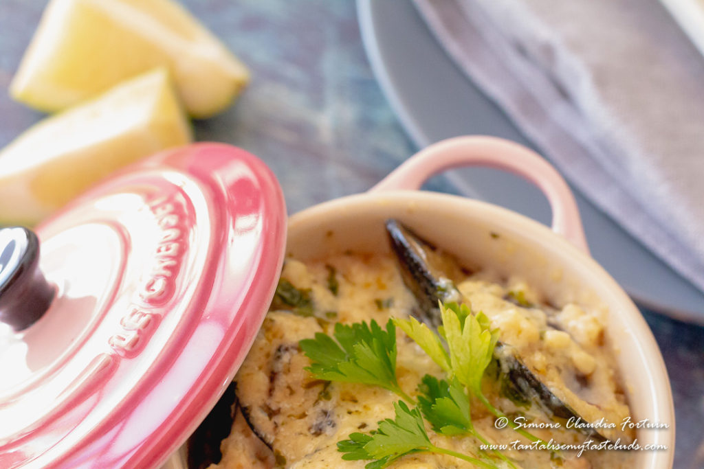 Creamy lemon garlic sauce with black mussels