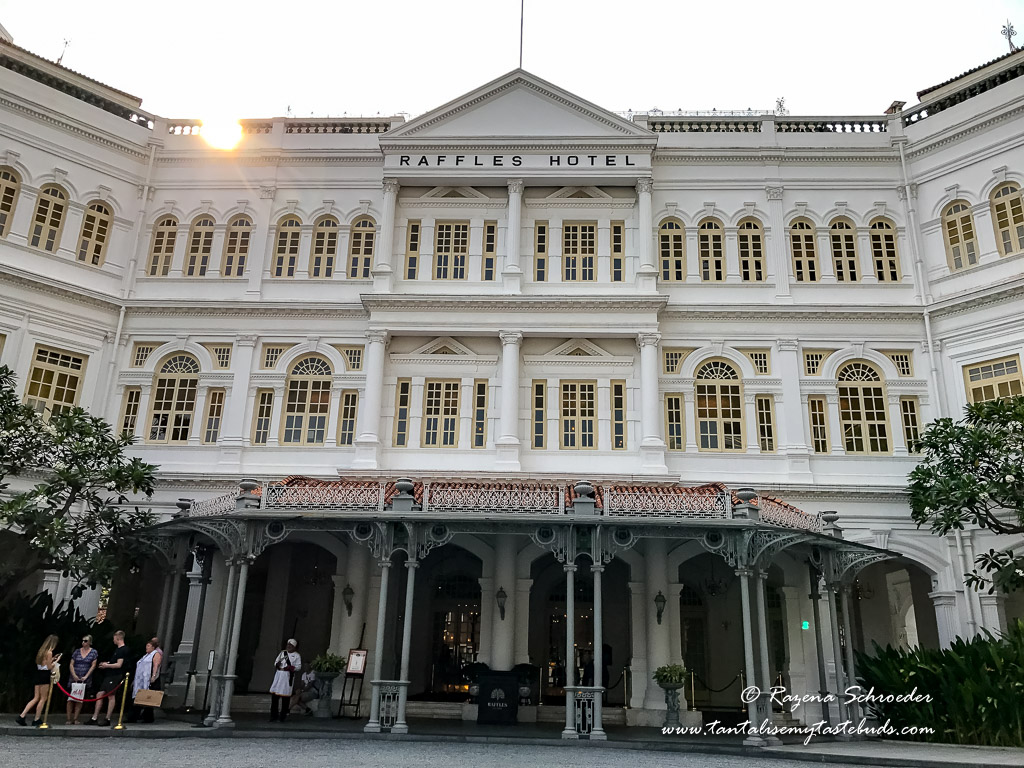 Singapore Raffles hotel main entrance