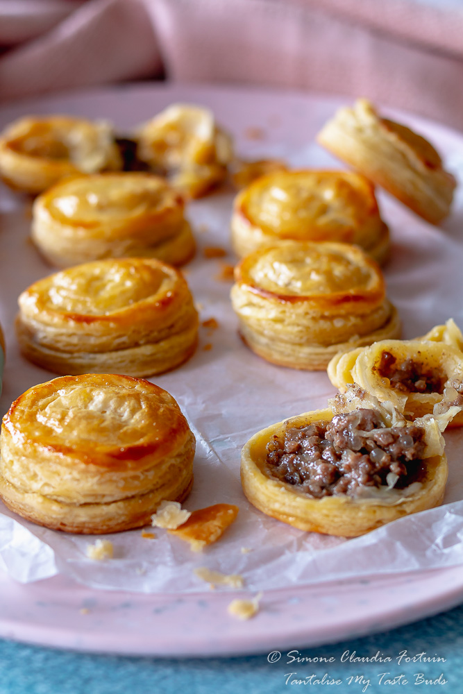 Mini minced beef pies
